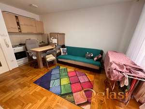 Uknjižena garsonjera na Novoj Detelinari, idealna za investiciju